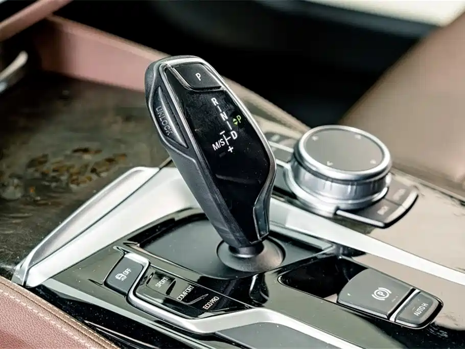 BMW 5 Series 2018 — фото 14