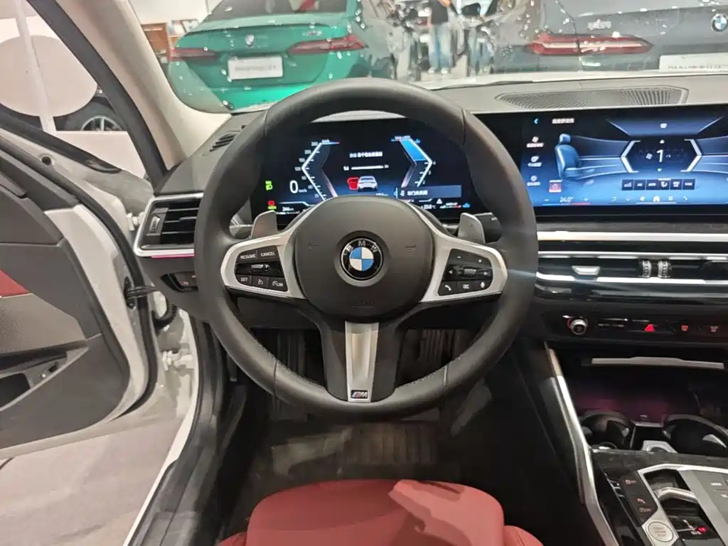 BMW 3 Series 2025 — фото 17