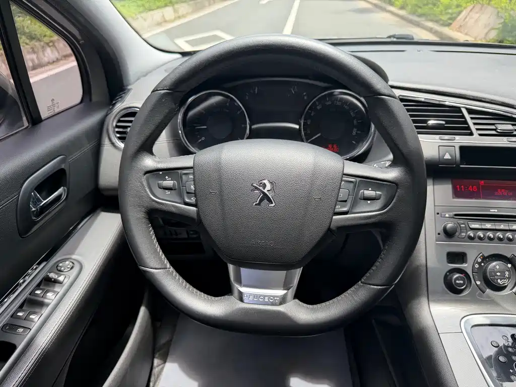 Peugeot 3008 2017 — фото 10