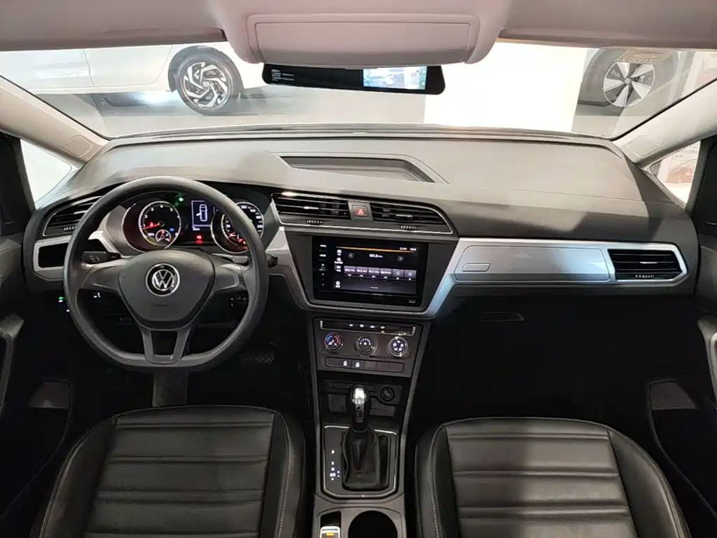 Volkswagen Touran 2021 — фото 10