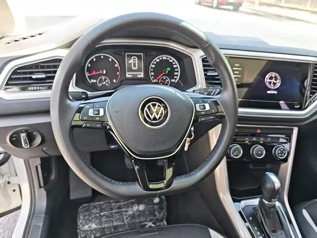 Volkswagen T-Roc 2022 — фото 13