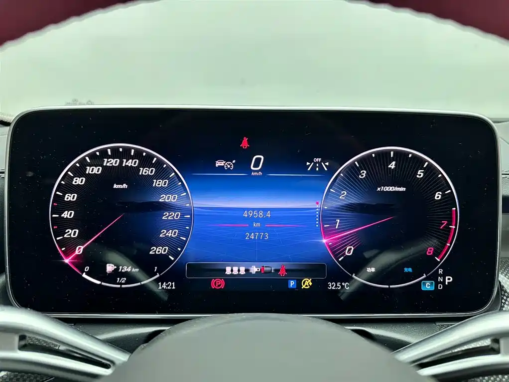 Mercedes-Benz C-Class 2024 — фото 14