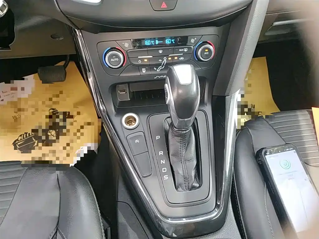 Ford Focus 2015 — фото 14