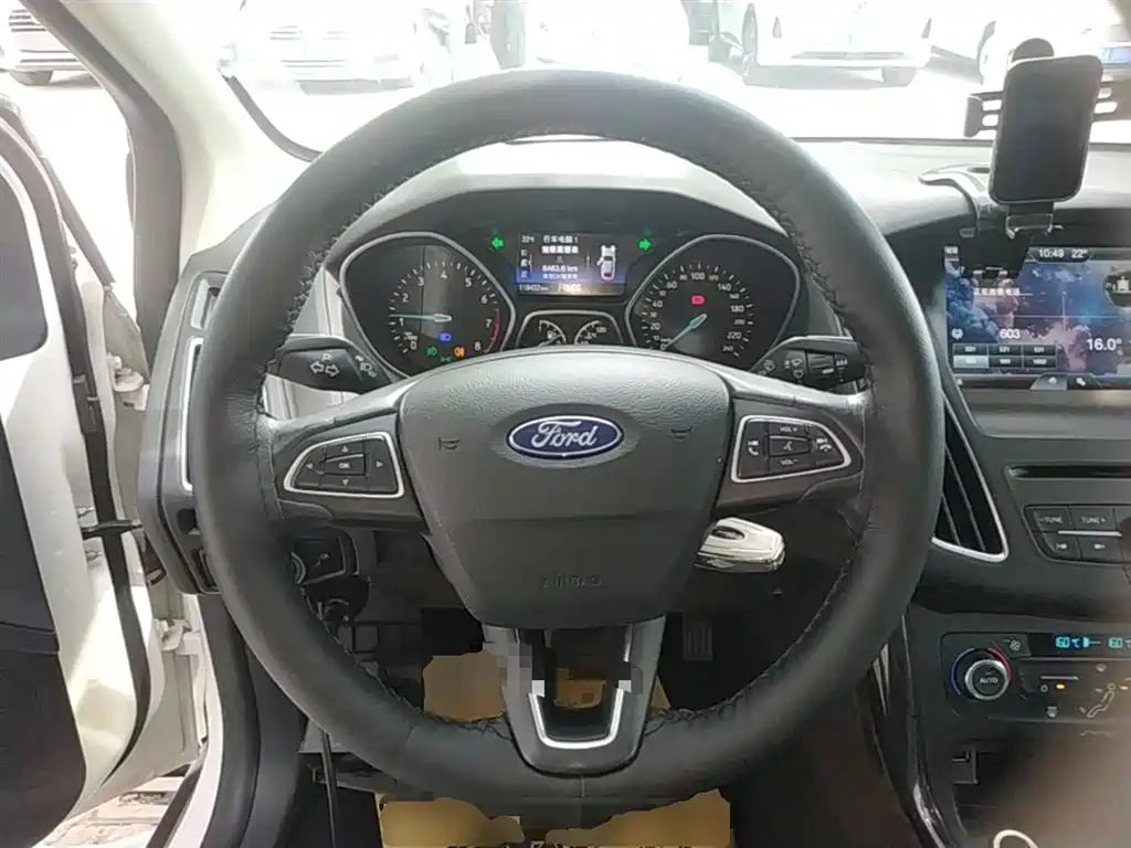 Ford Focus 2015 — фото 11
