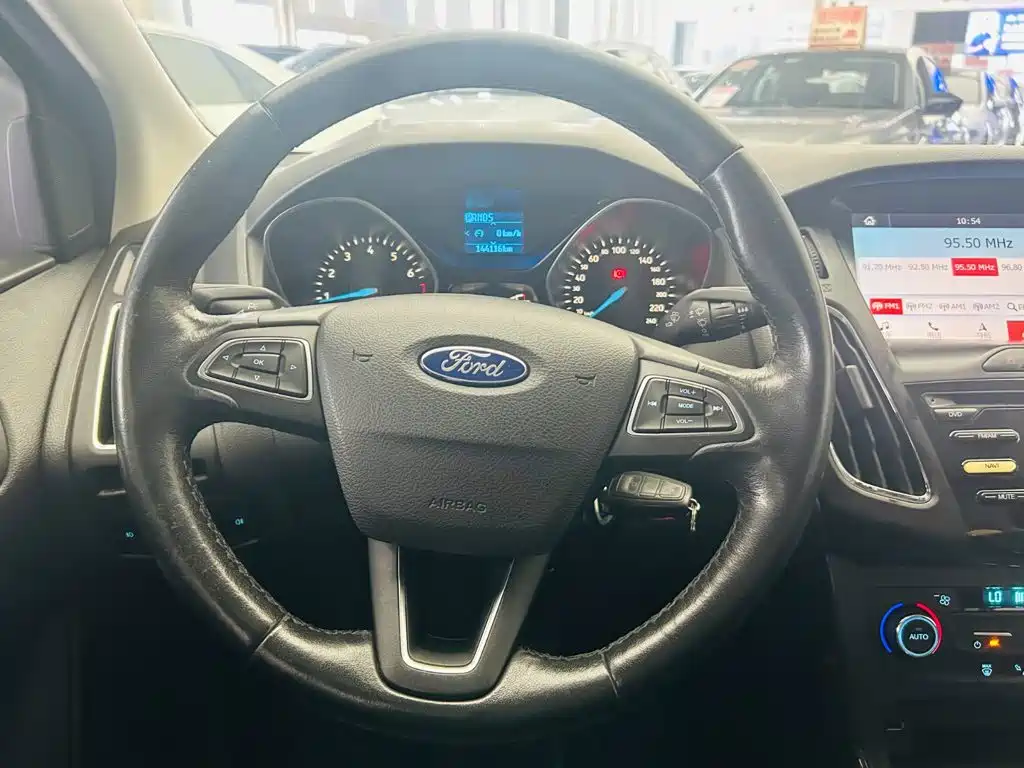 Ford Focus 2017 — фото 14