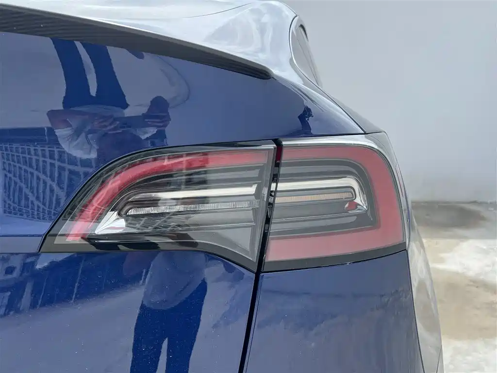 Tesla Model Y 2023 — фото 16