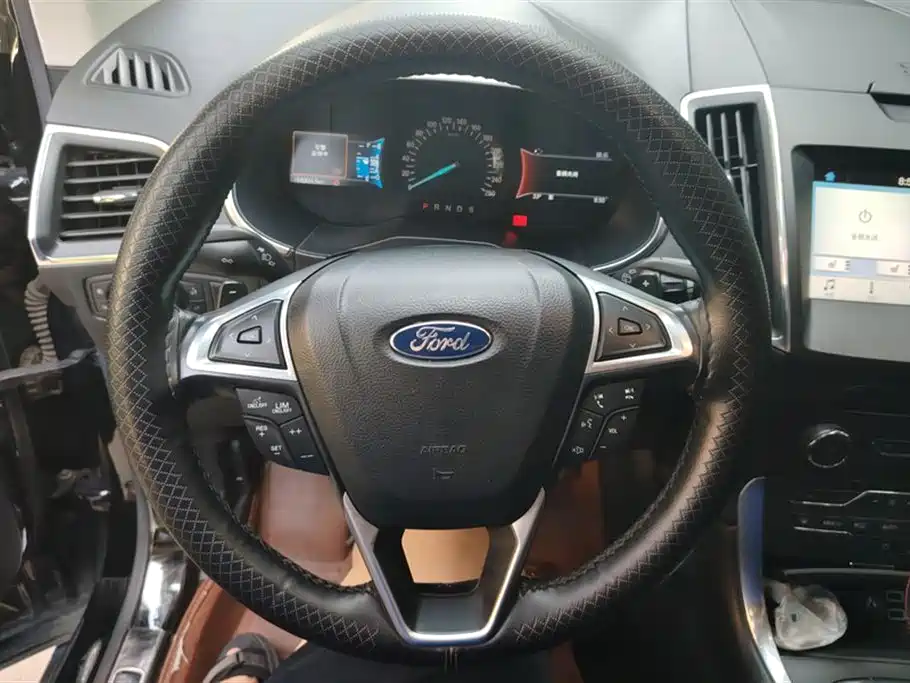Ford Edge 2017 — фото 15