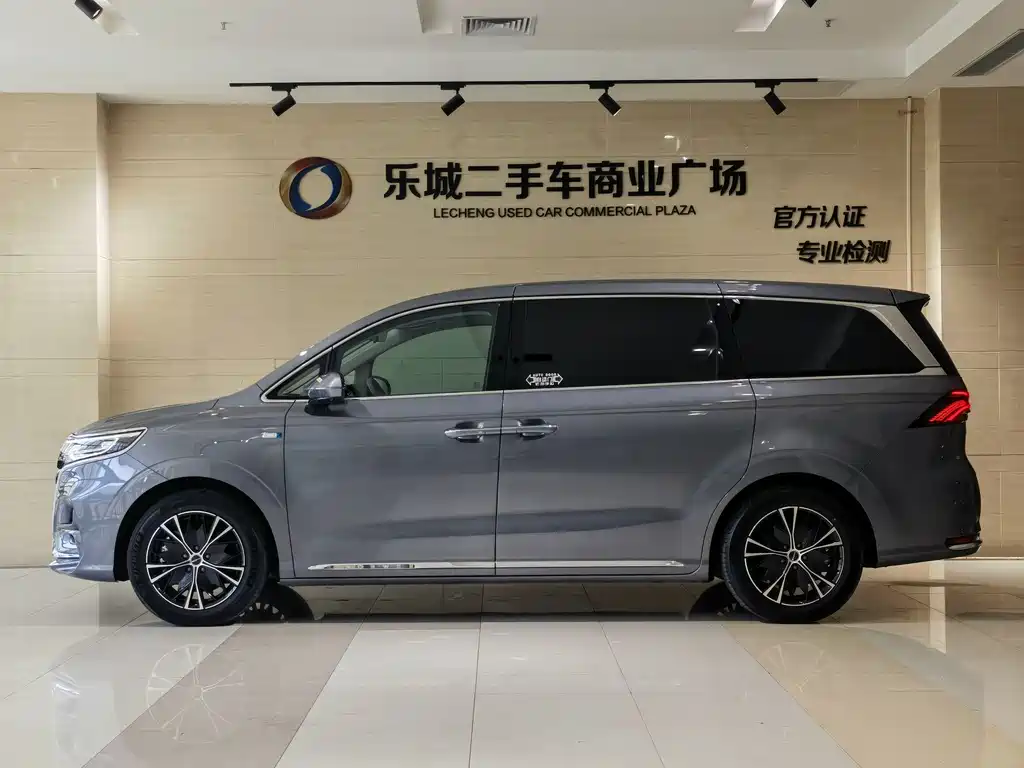 Roewe iMAX8 2023 — фото 19