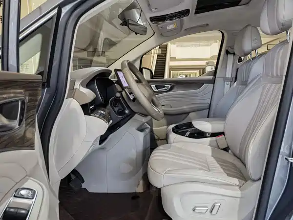 Roewe iMAX8 2023