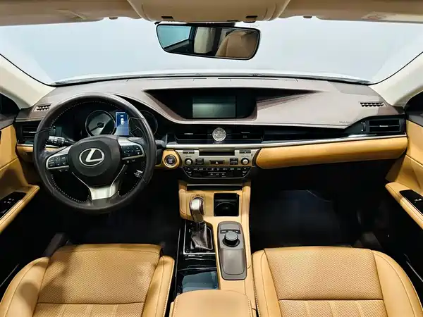 Lexus ES 2018