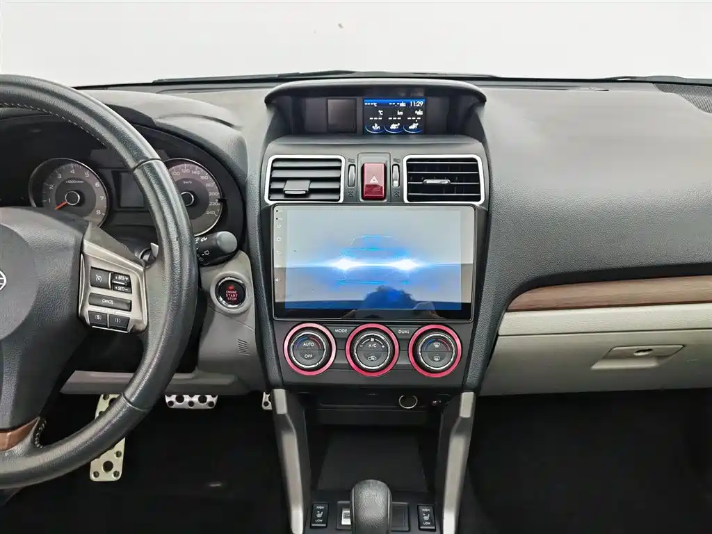 Subaru Forester 2014 — фото 12