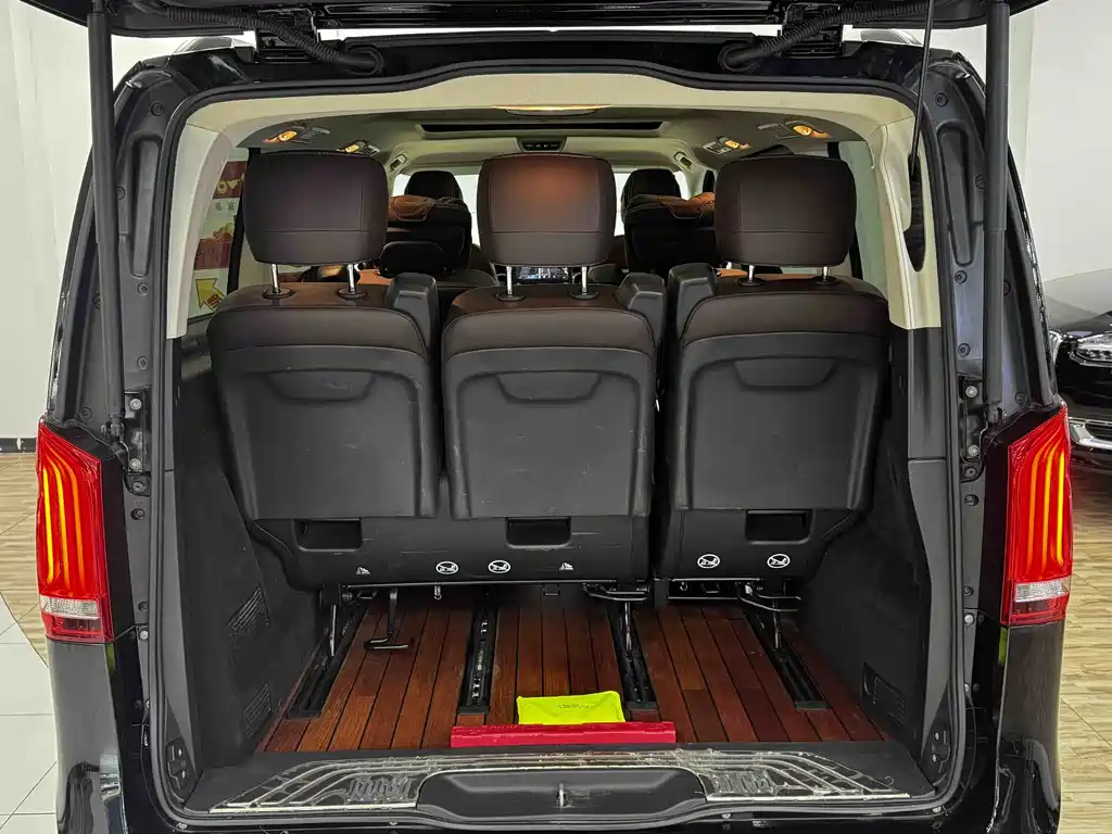 Mercedes-Benz V-Class 2023 — фото 20