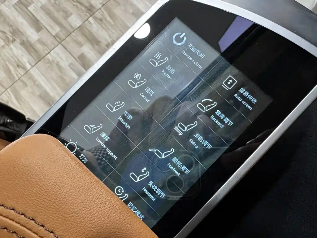 Mercedes-Benz V-Class 2021 — фото 18