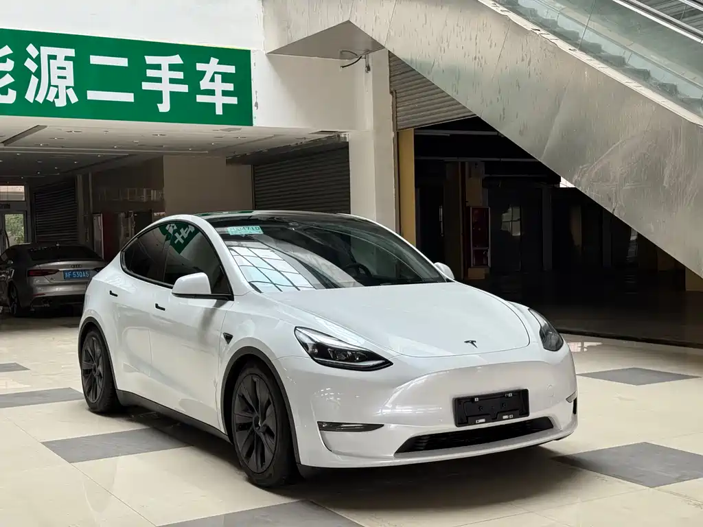 Tesla Model Y 2022 — фото 2