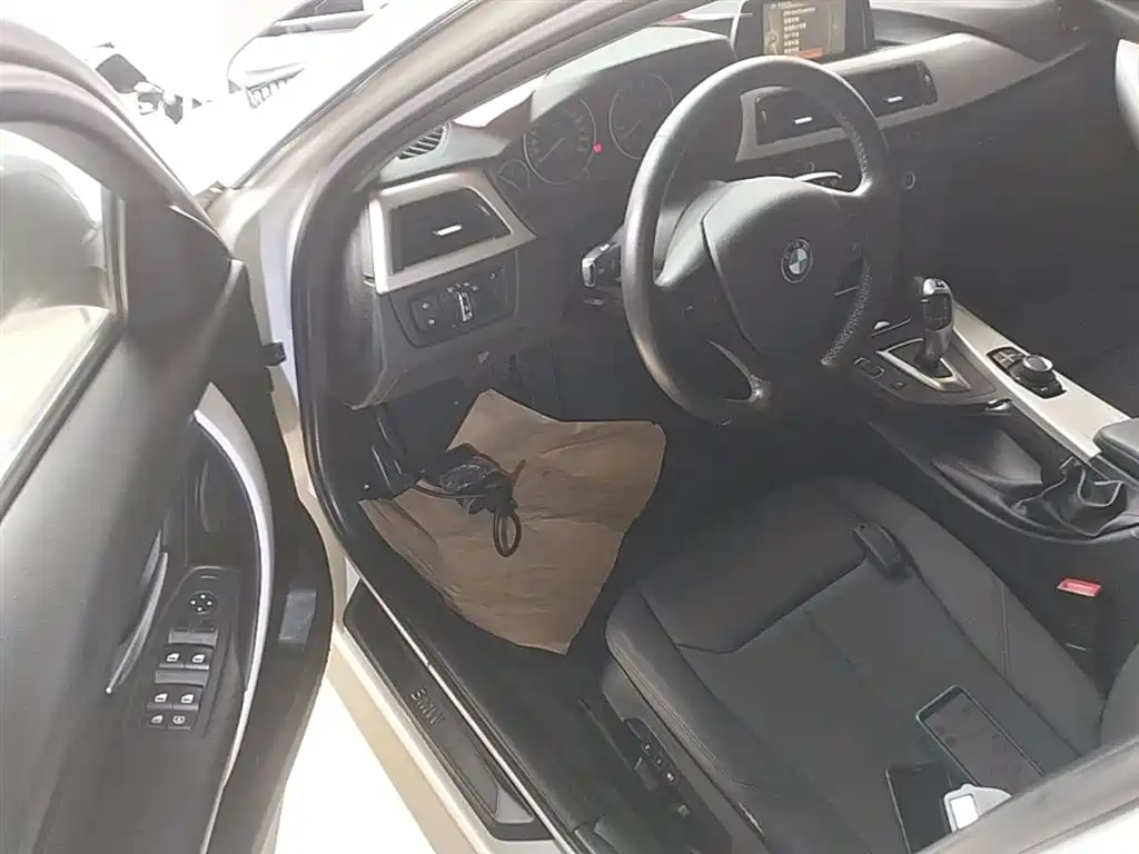 BMW 3 Series 2015 — фото 16
