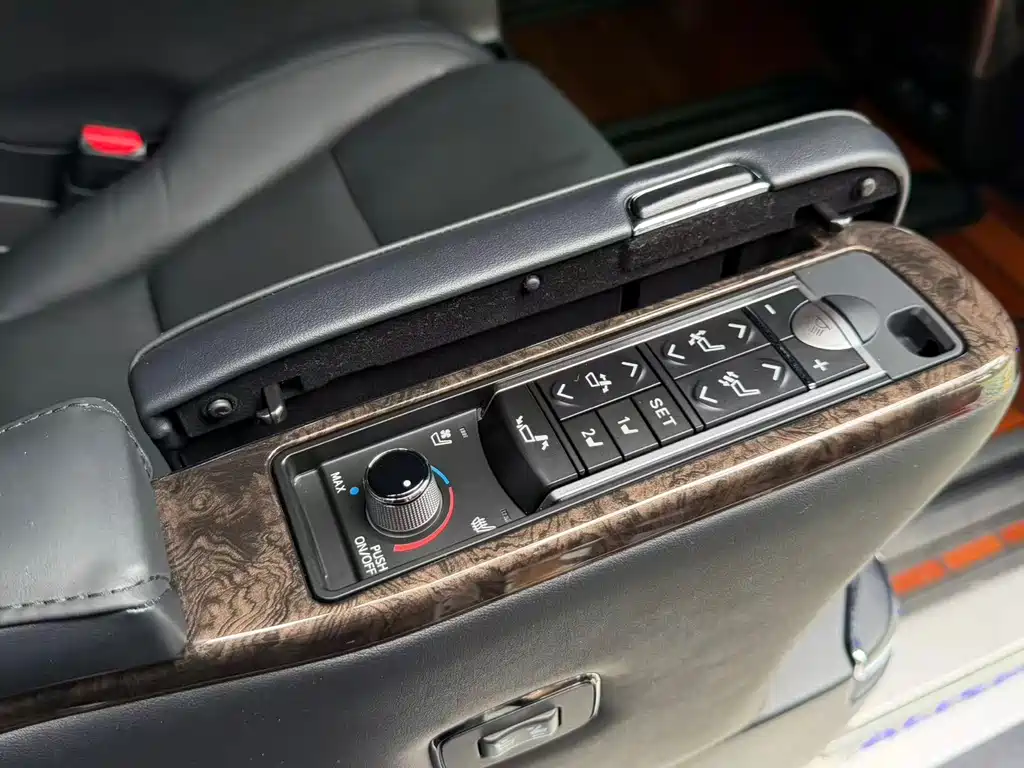 Toyota Alphard 2020 — фото 10