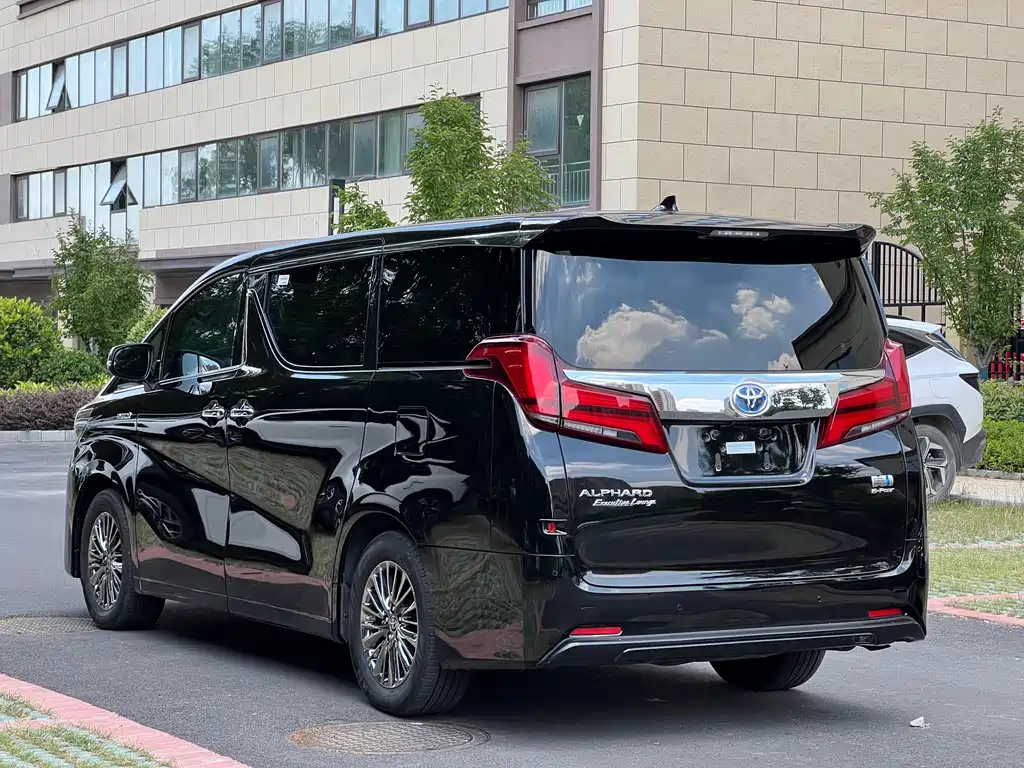 Toyota Alphard 2021 — фото 13