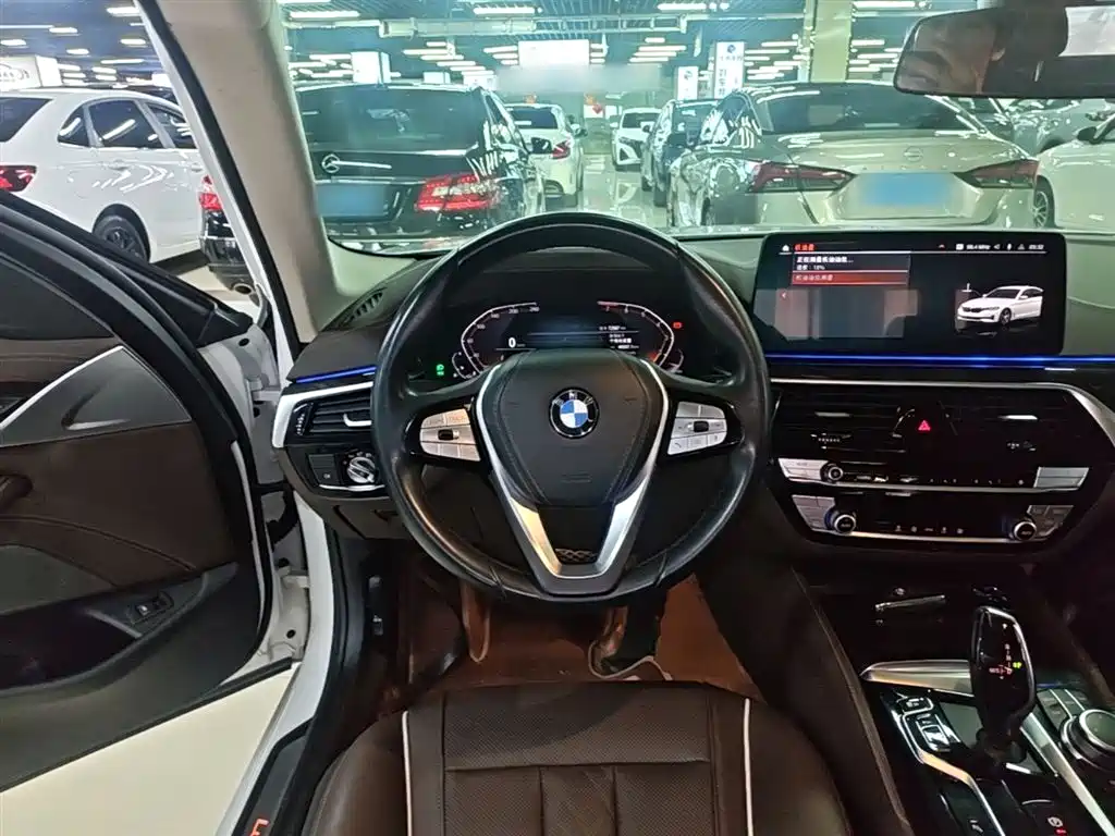 BMW 5 Series 2022 — фото 11