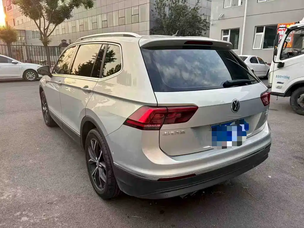 Volkswagen Tiguan L 2018 — фото 9