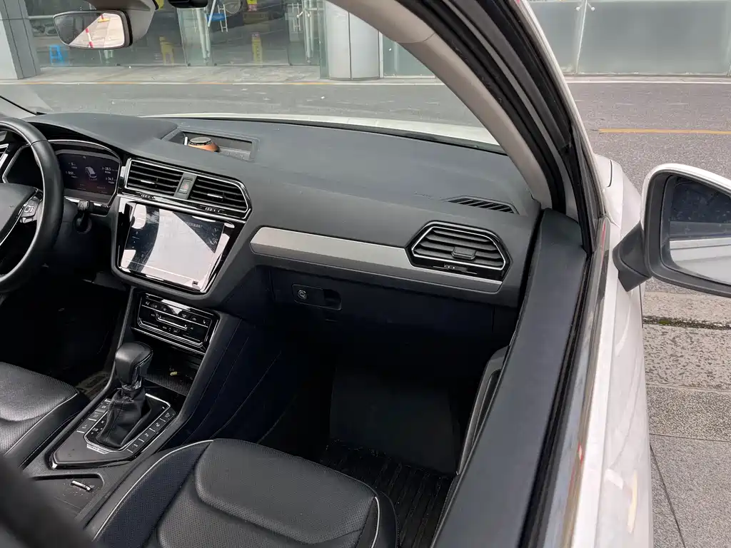 Volkswagen Tiguan L PHEV 2021 — фото 16
