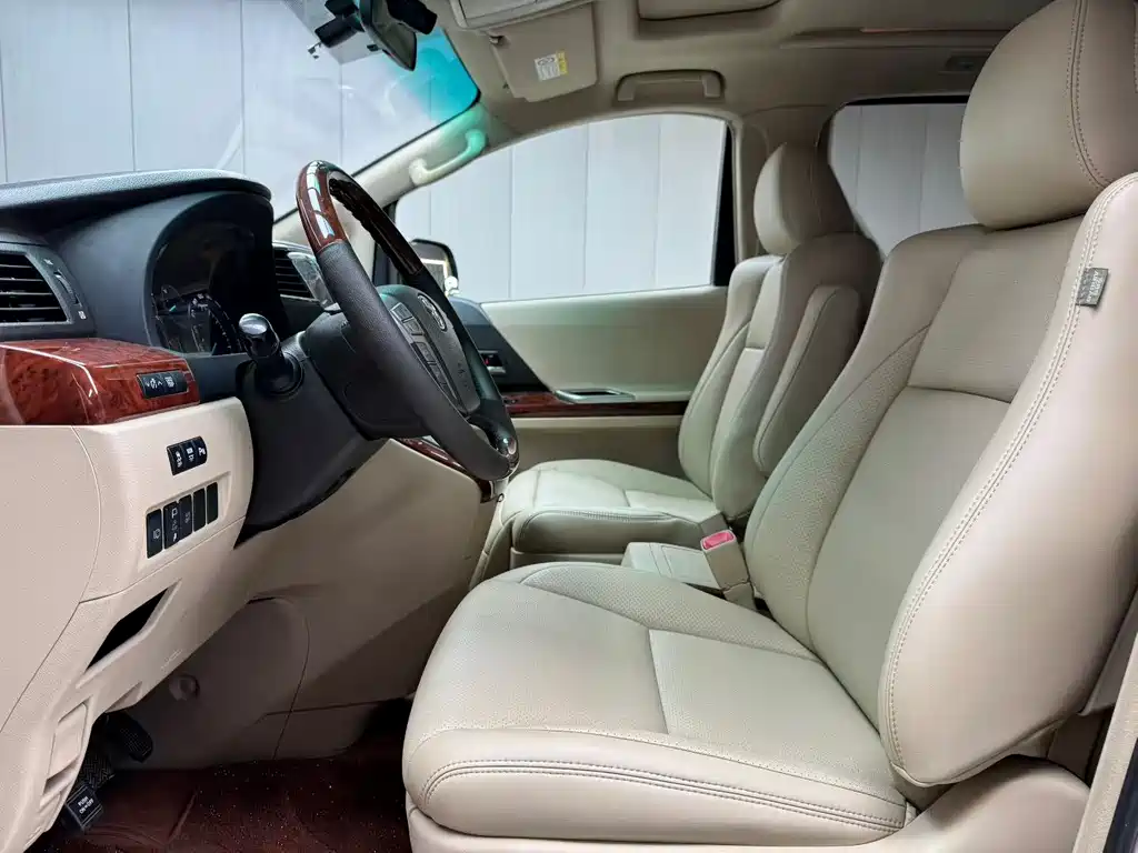 Toyota Alphard 2010