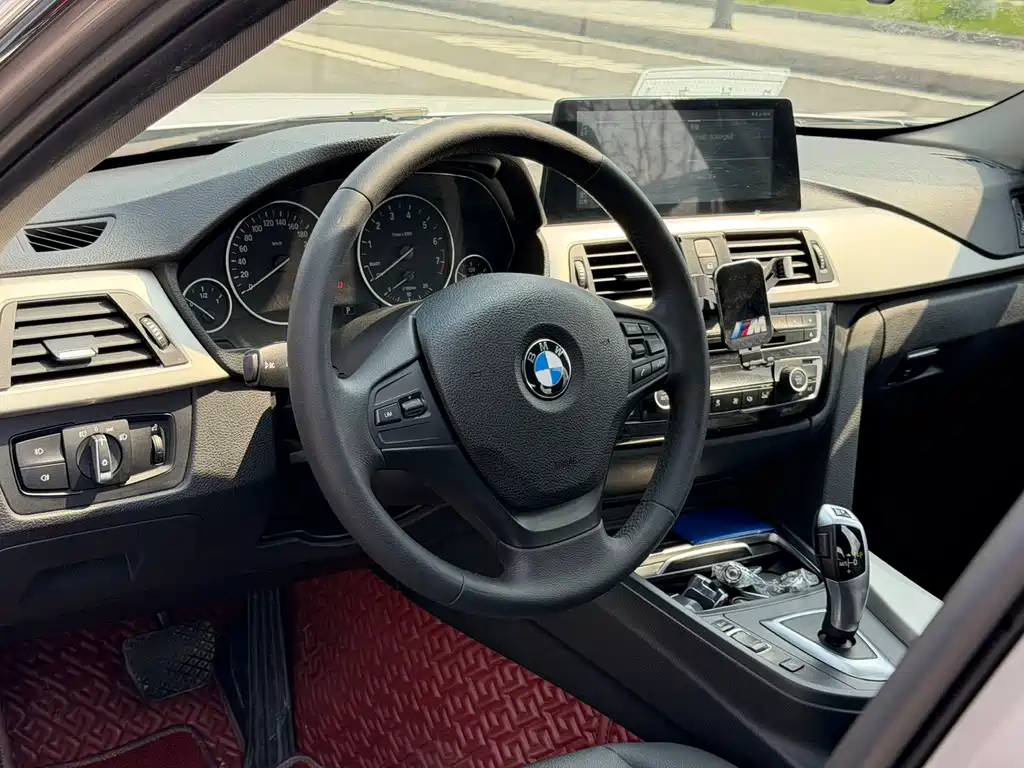 BMW 3 Series 2016 — фото 12