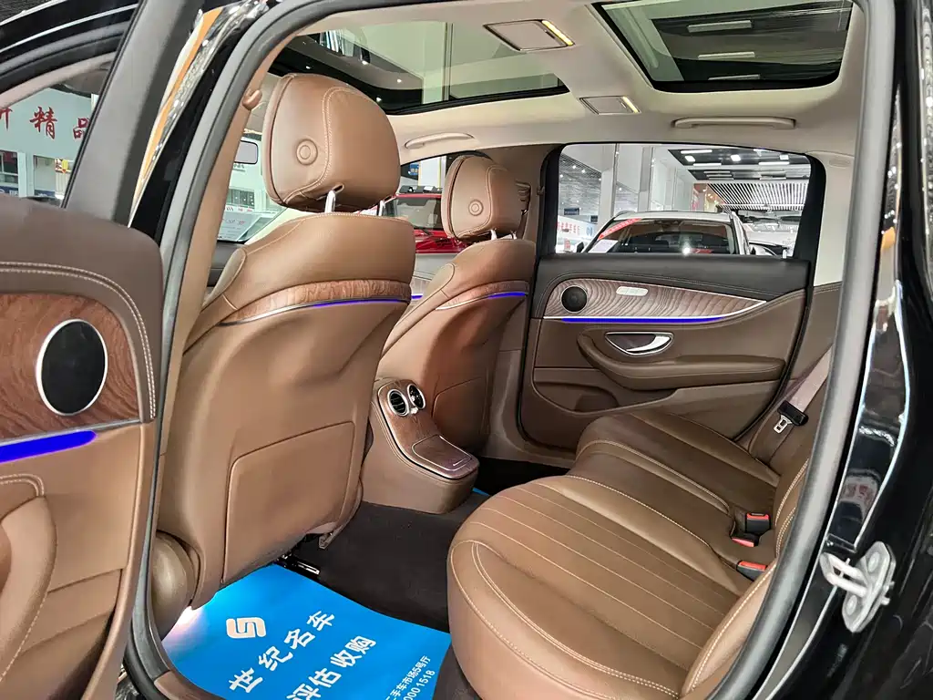 Mercedes-Benz E-Class 2022 — фото 10