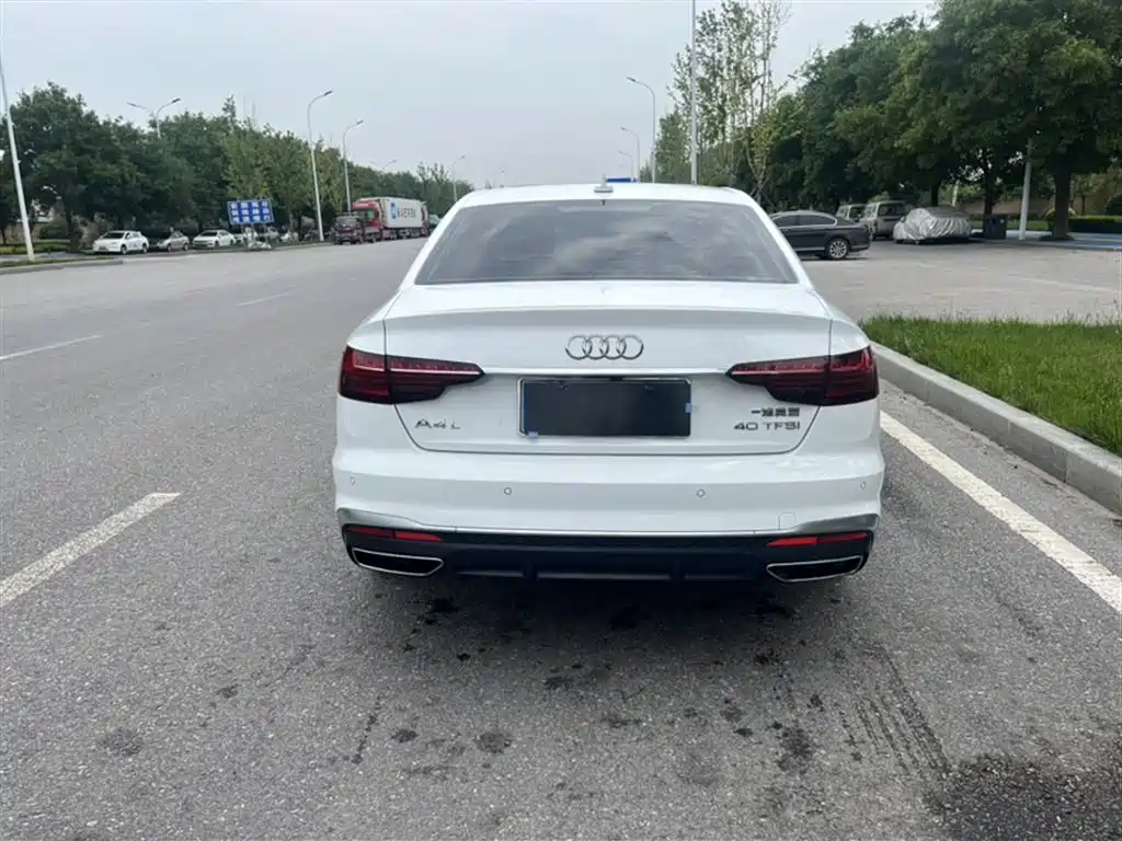 Audi A4L 2023 — фото 15