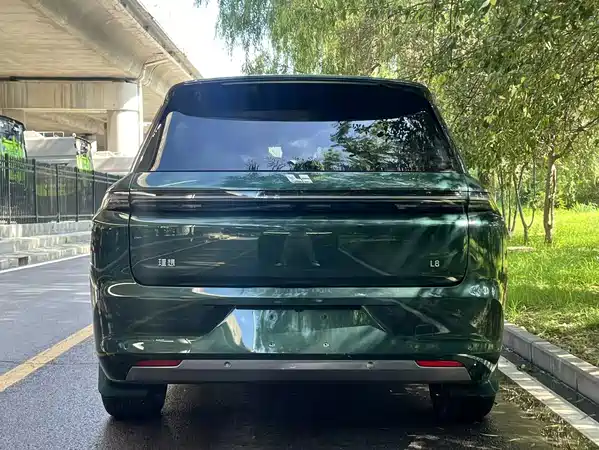 Li Auto L8 2025
