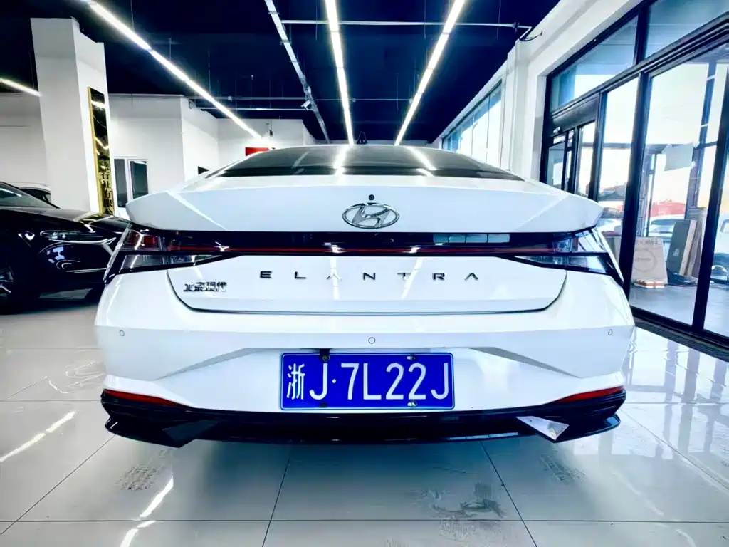 Hyundai Elantra 2021 — фото 4