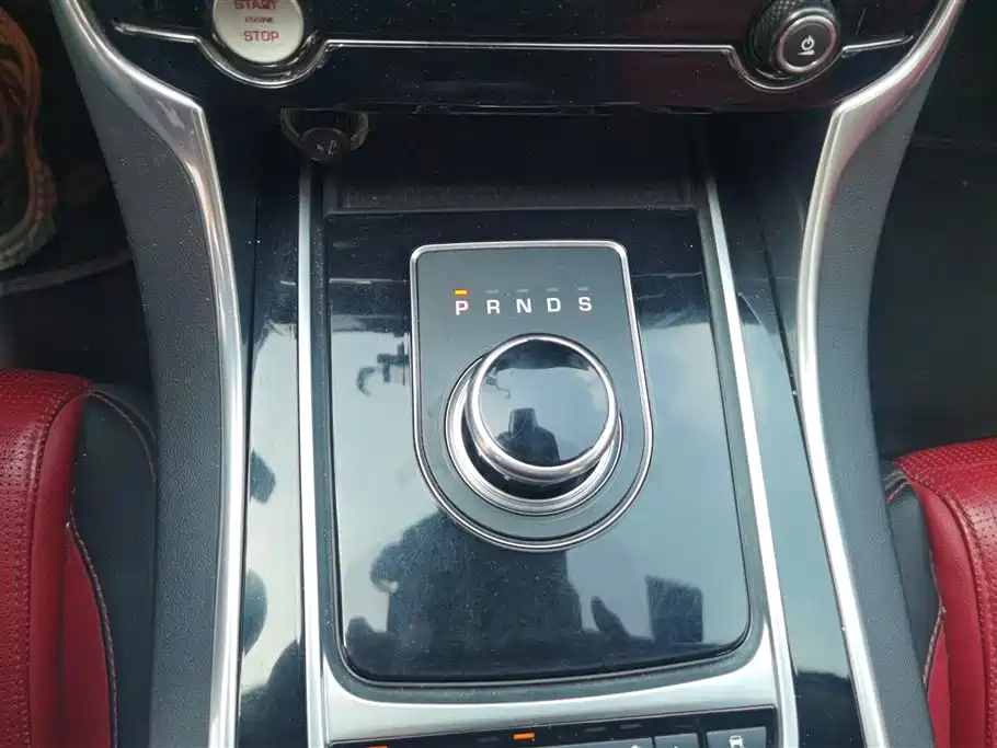 Jaguar XE 2016 — фото 16