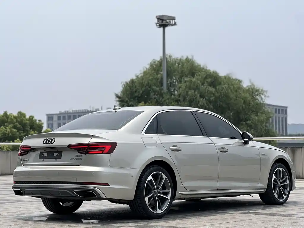 Audi A4L 2020
