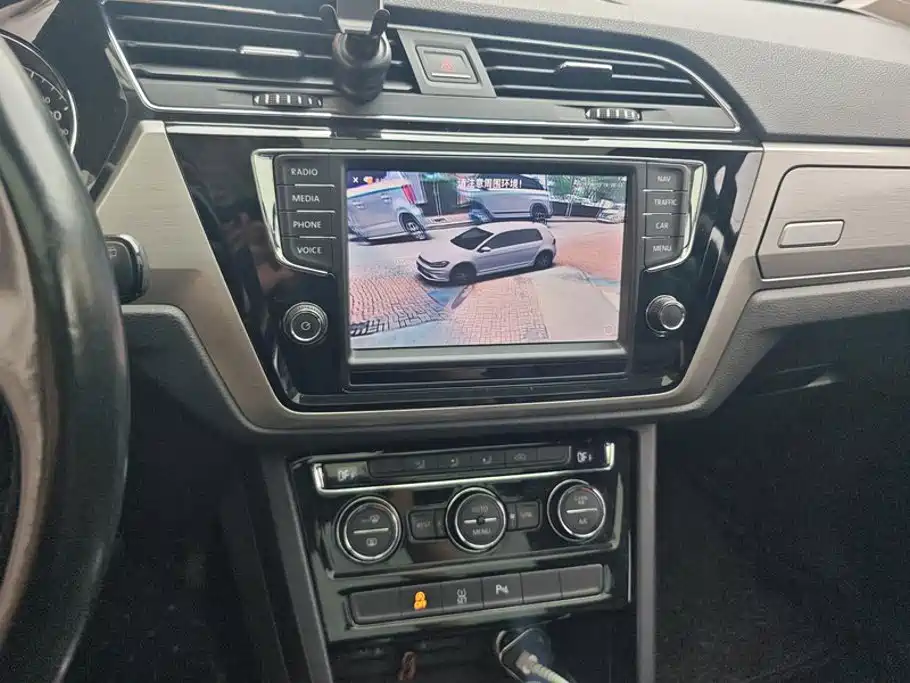 Volkswagen Touran 2018 — фото 13