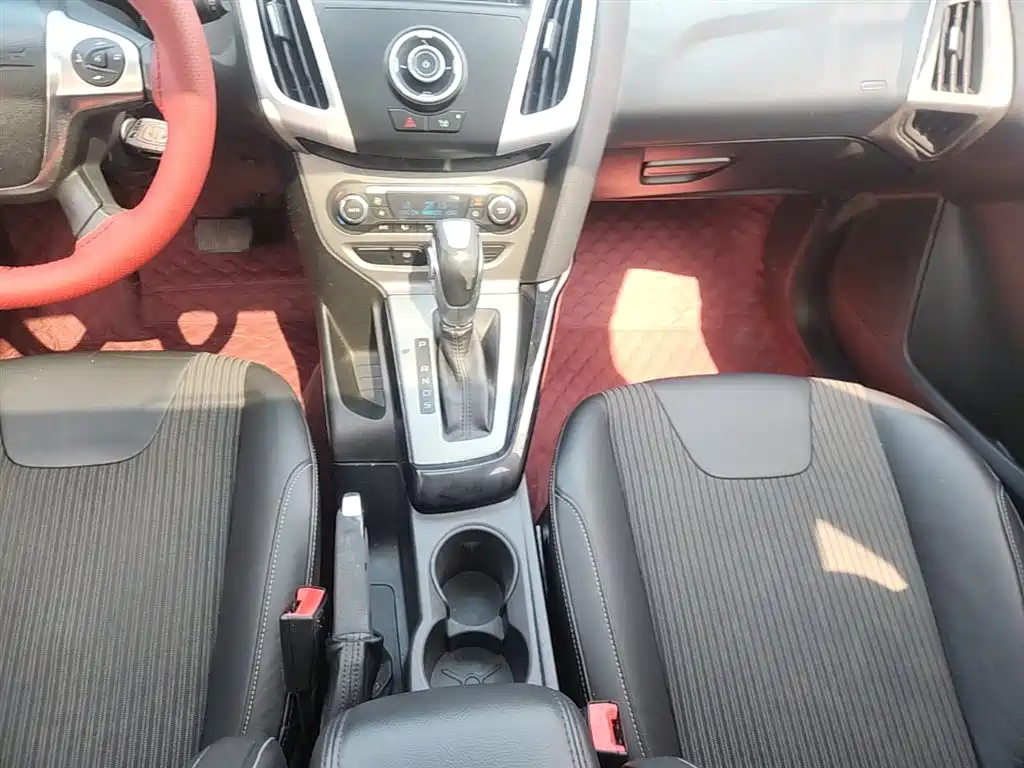Ford Focus 2014 — фото 14