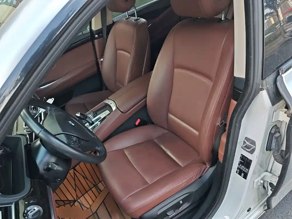 BMW 5 Series GT 2017 — фото 15