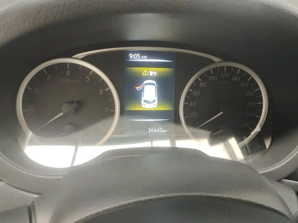 Nissan Tiida 2018 — фото 12