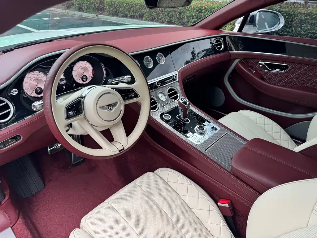 Bentley Continental 2021 — фото 13