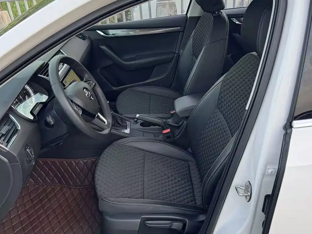 Skoda Octavia 2020 — фото 8