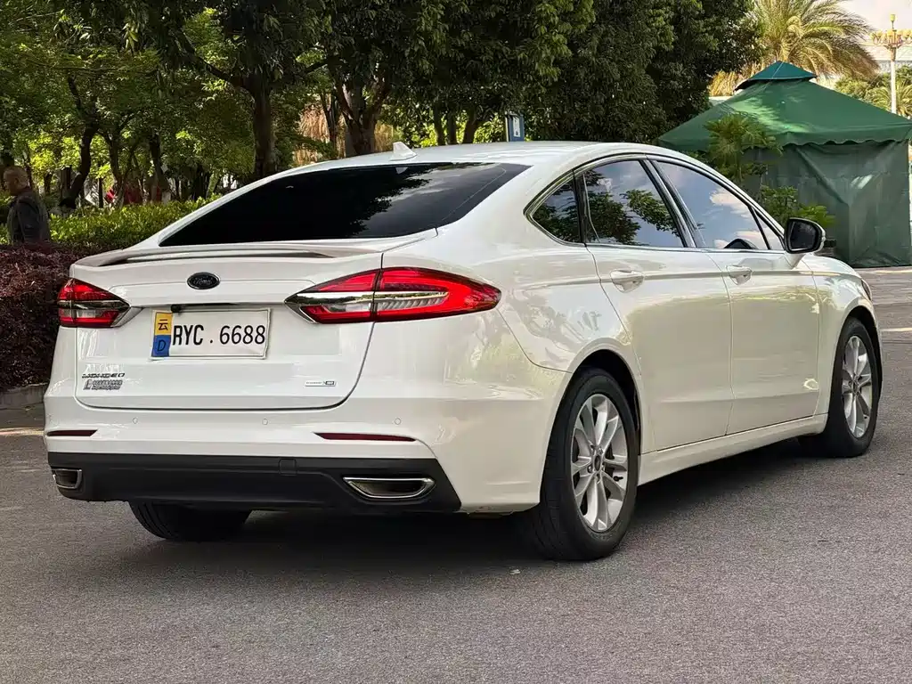 Ford Mondeo 2020 — фото 4