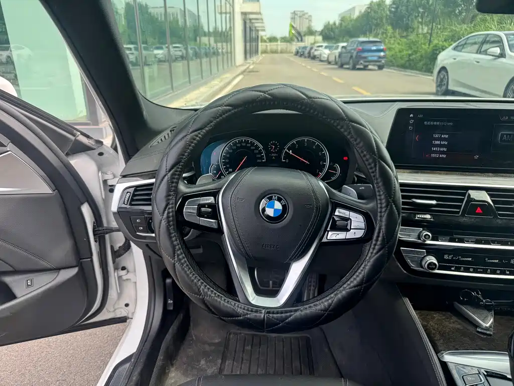 BMW 5 Series 2018 — фото 12