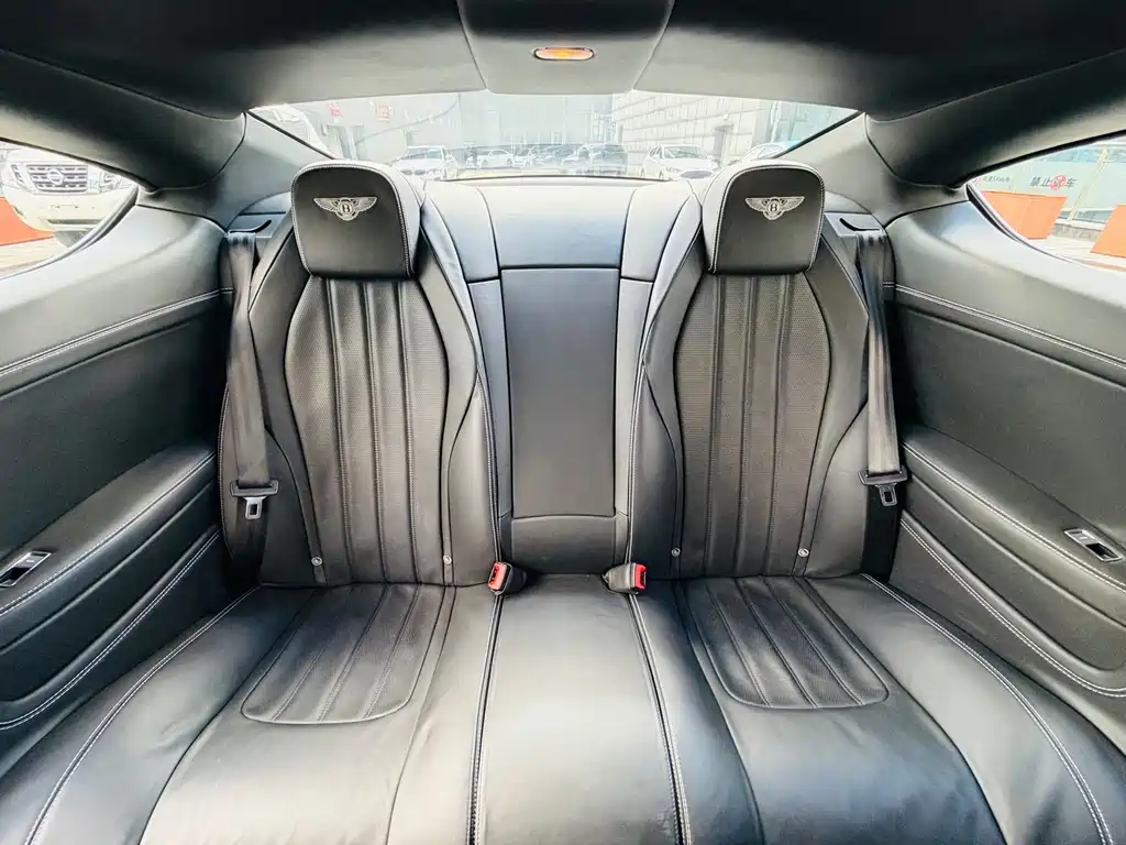 Bentley Continental 2018 — фото 15