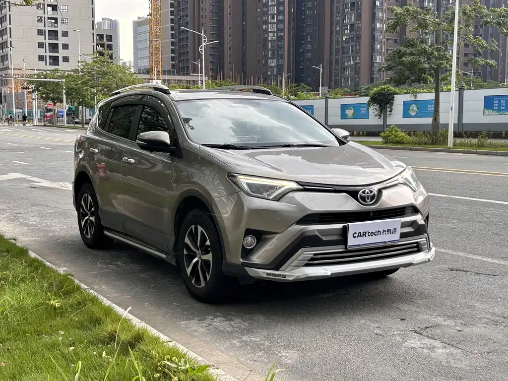 Toyota RAV4 2018 — фото 3