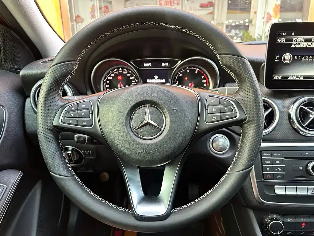 Mercedes-Benz GLA 2018 — фото 21
