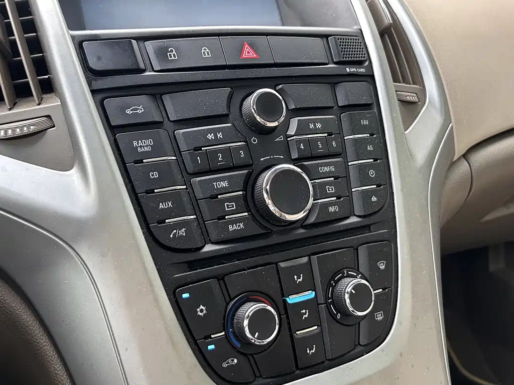Buick Excelle 2013 — фото 14