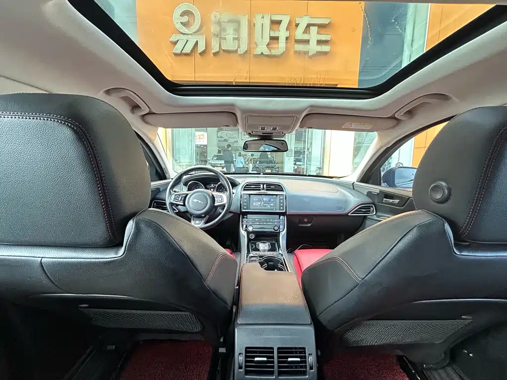 Jaguar XE 2016 — фото 19