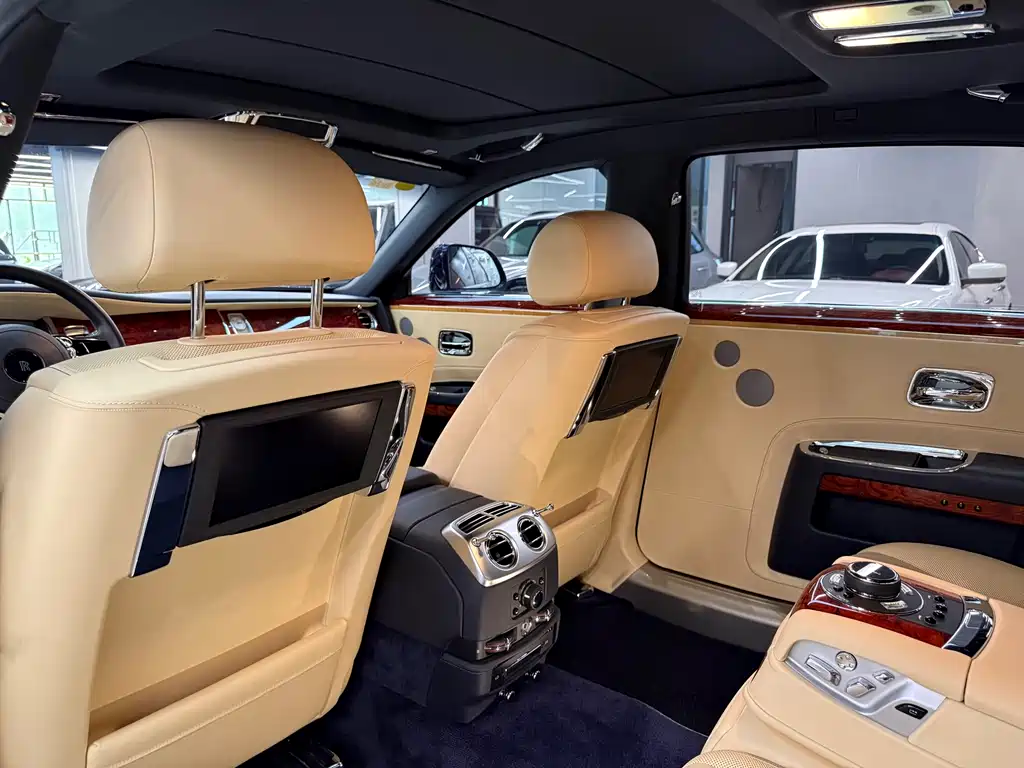 Rolls-Royce Ghost 2016 — фото 12