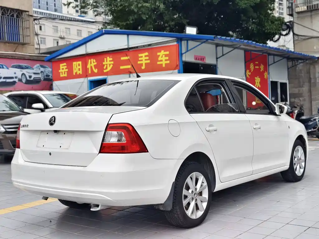 Skoda Rapid 2016 — фото 18