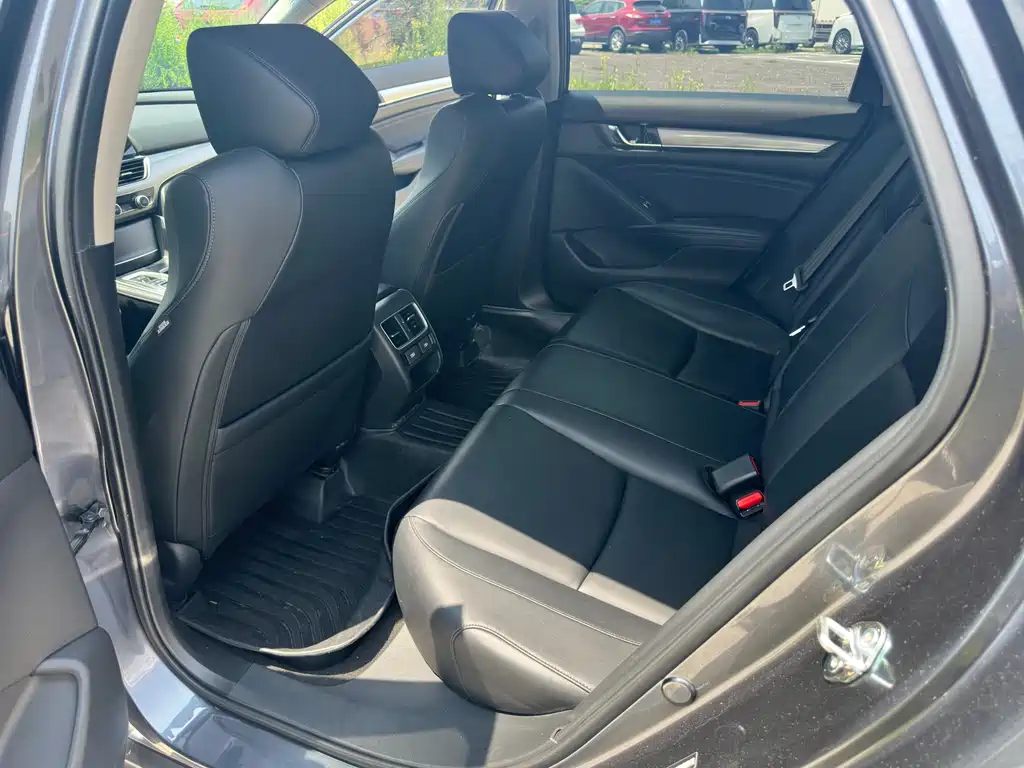 Honda Accord 2022 — фото 11