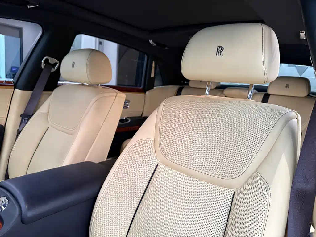 Rolls-Royce Ghost 2016 — фото 13