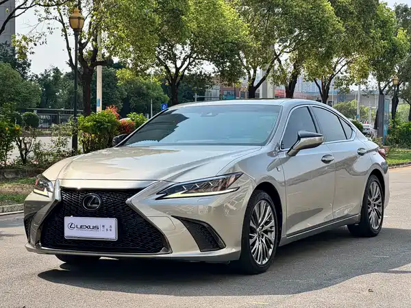 Lexus ES 2018